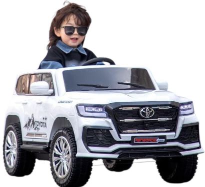 صورة سياراة اطفال كهربائية لاند كروزر 2026 اللون الأبيض